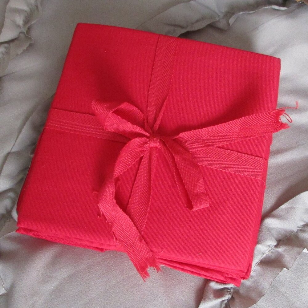 NWT 100% cotton dinner napkin set